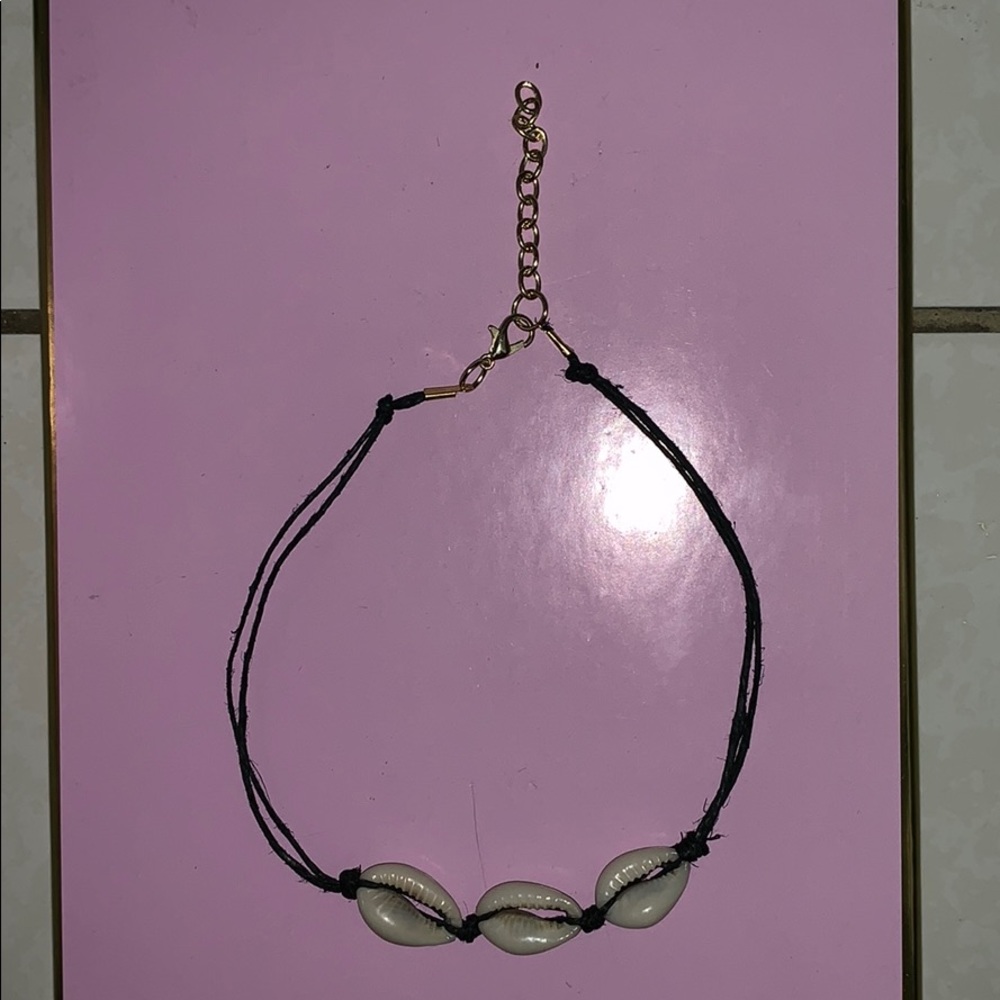 Cowrie Shell Choker - Picture 2 of 2